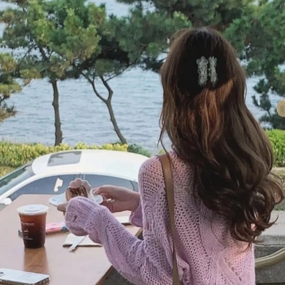 年轻女人